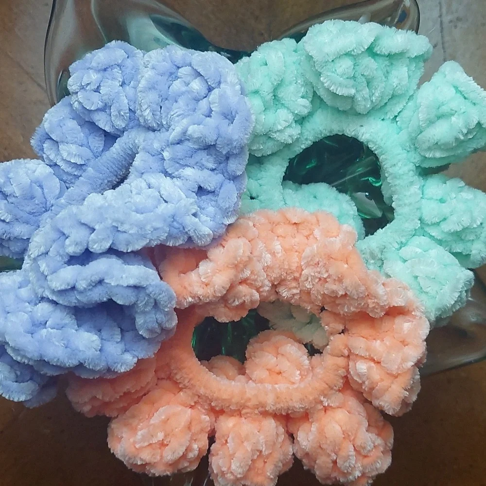 Handmade scruncies - Picture 3 of 3